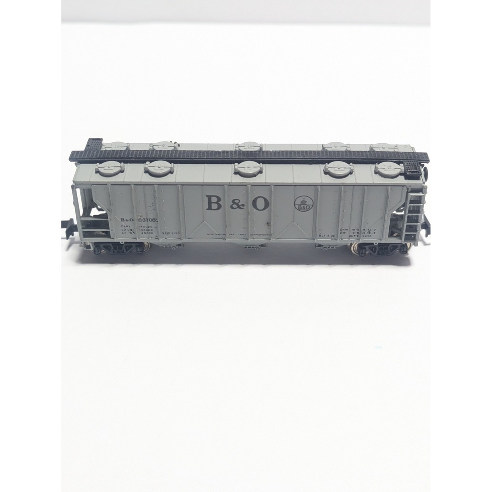 Bachmann N Scale B&O Baltimore Ohio 3-Bay Covered Hopper Gray Train Car 83708